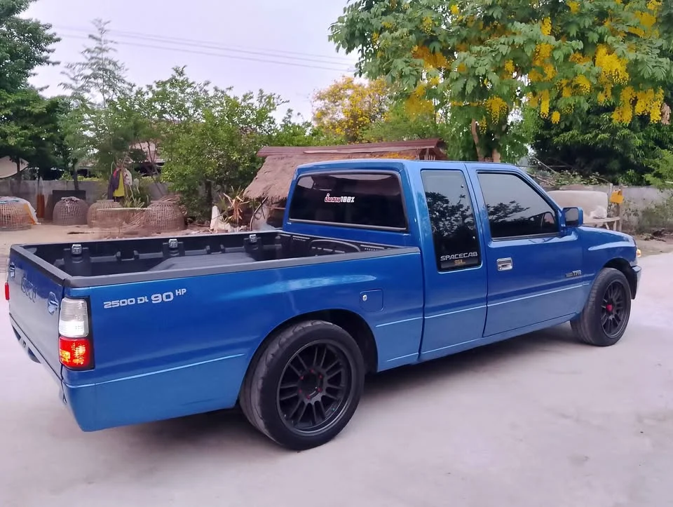 1996 Isuzu TFR III 2