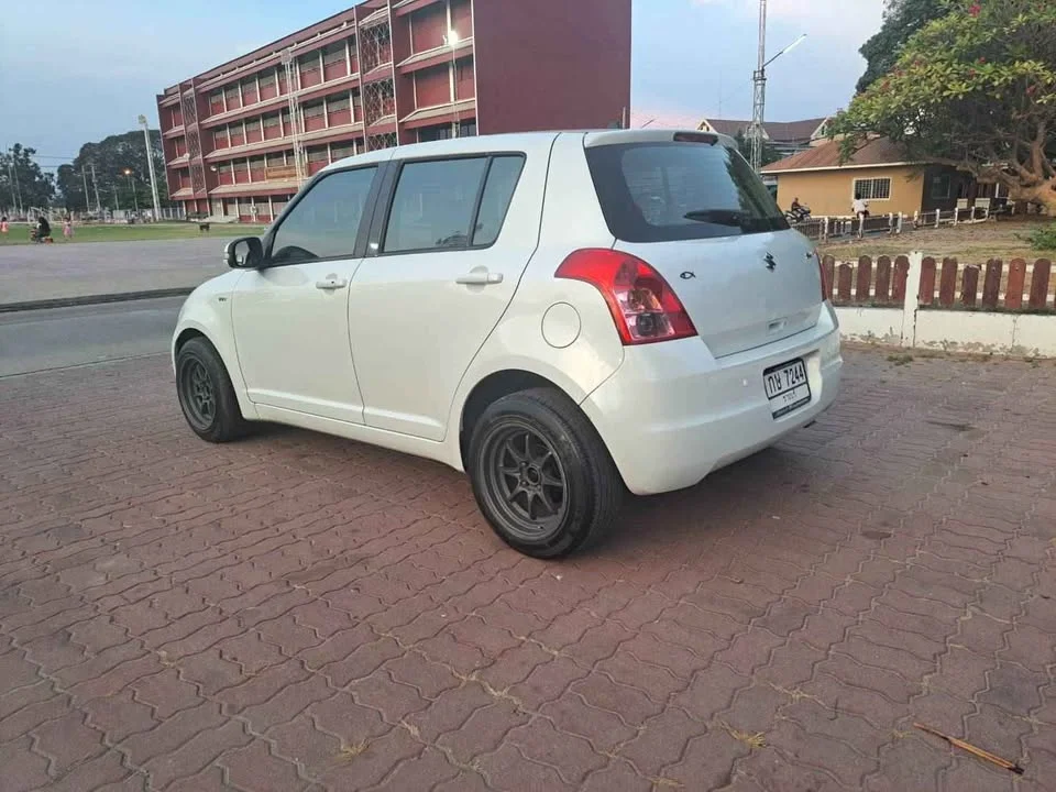 2011 Suzuki Swift I 2