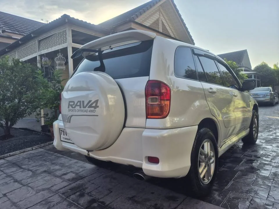 2004 Toyota RAV4 II 2