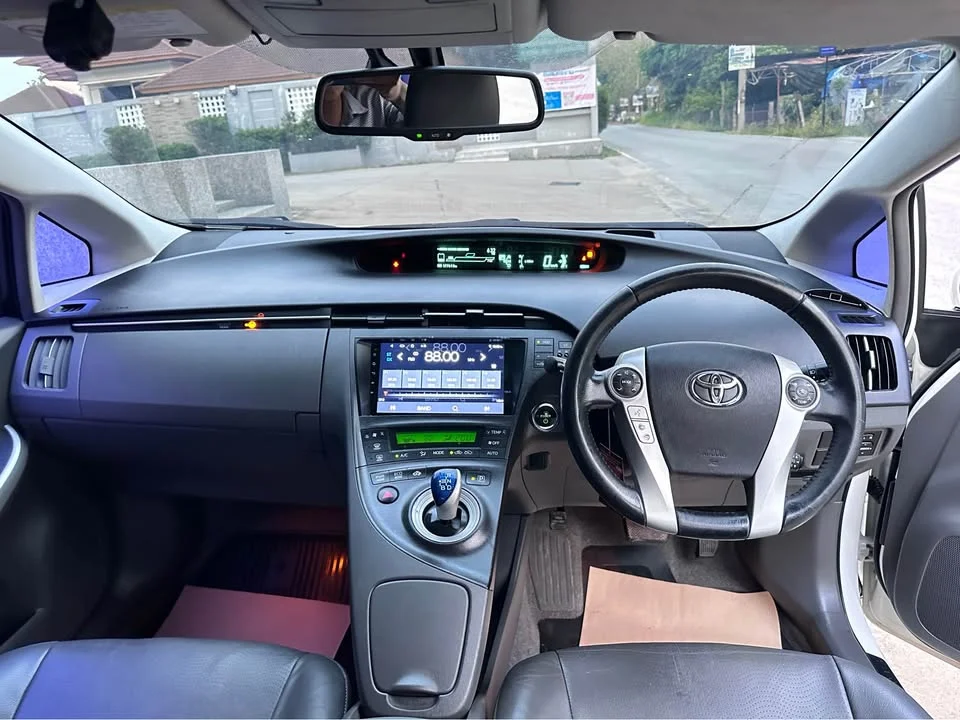 2011 Toyota Prius III 2