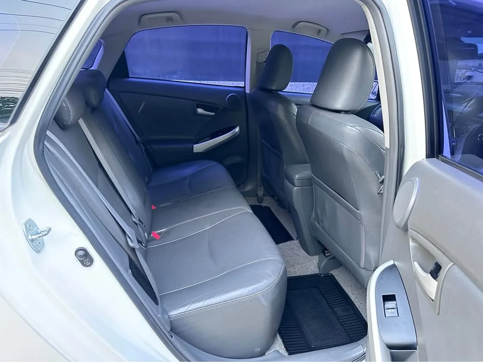 2011 Toyota Prius III 3