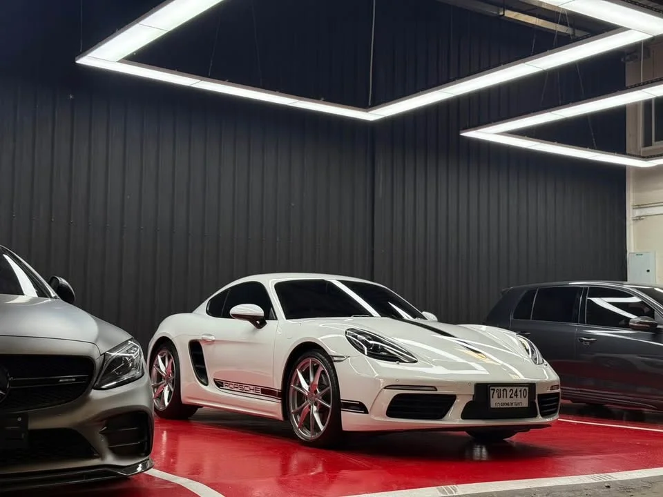 2017 Porsche 718 Boxster and Cayman IV 3