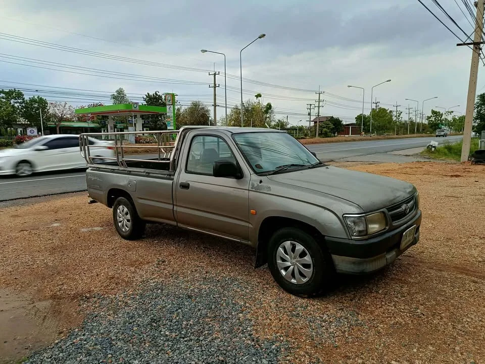 2002 Toyota Hilux Tiger VI 3