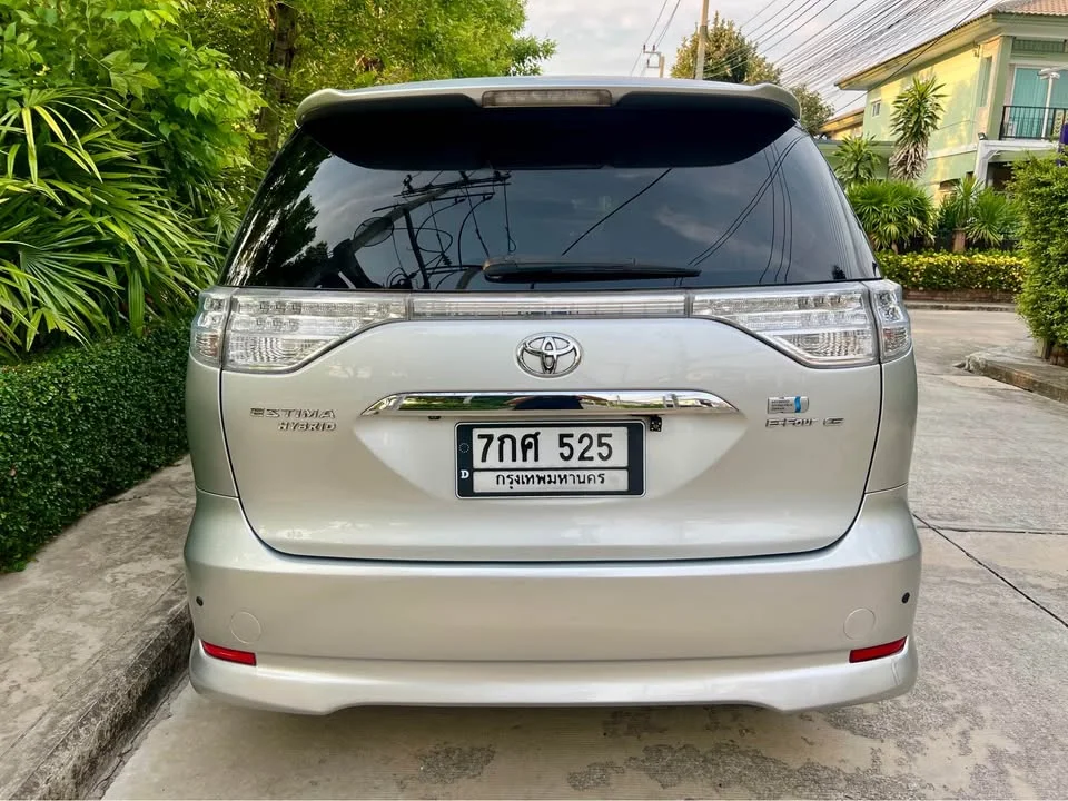 2010 Toyota Estima III 2