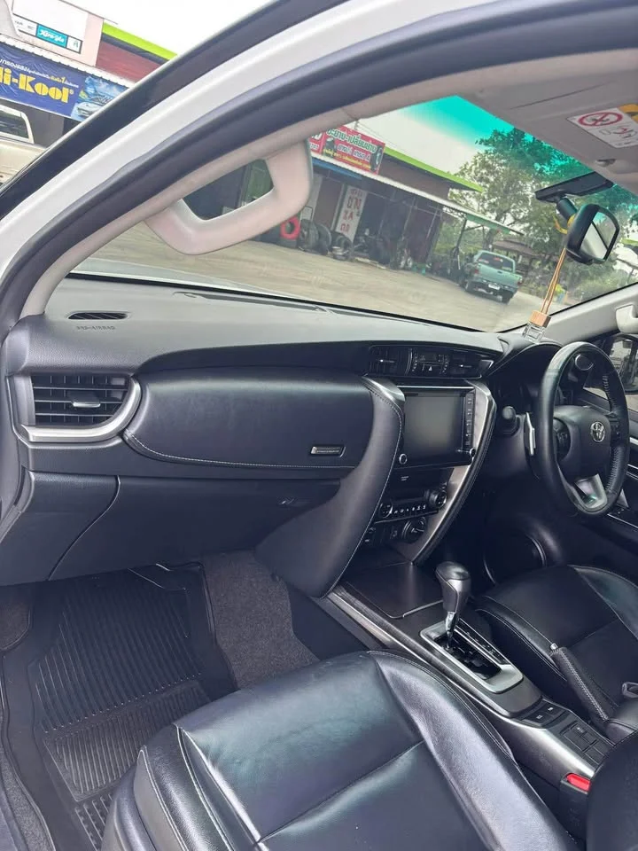 2023 Toyota Fortuner II 3