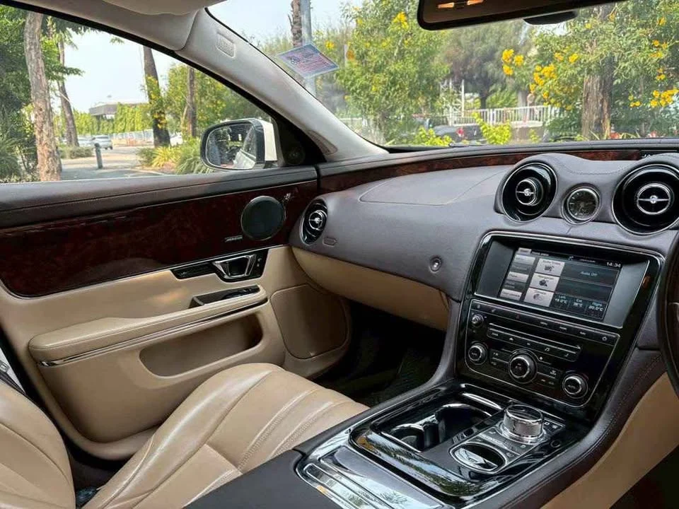 2014 Jaguar XJ X351 3