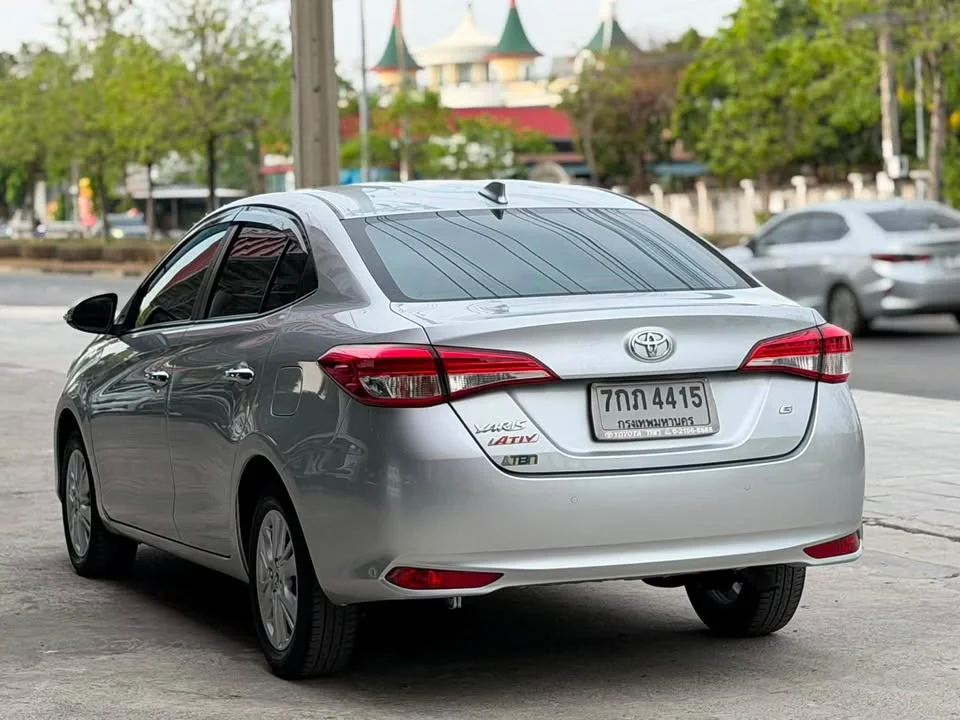 2017 Toyota Yaris ATIV III 2