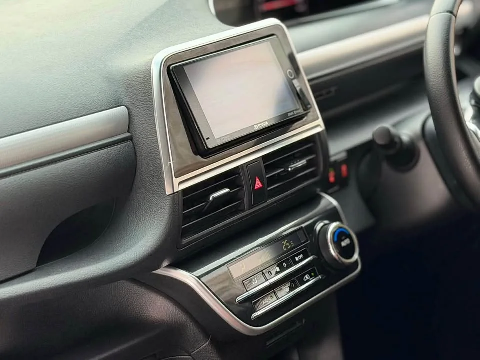 2016 Toyota Sienta II 2