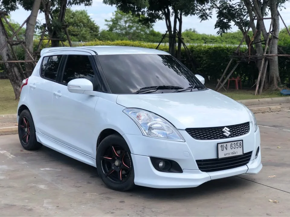 2013 Suzuki Swift II 3