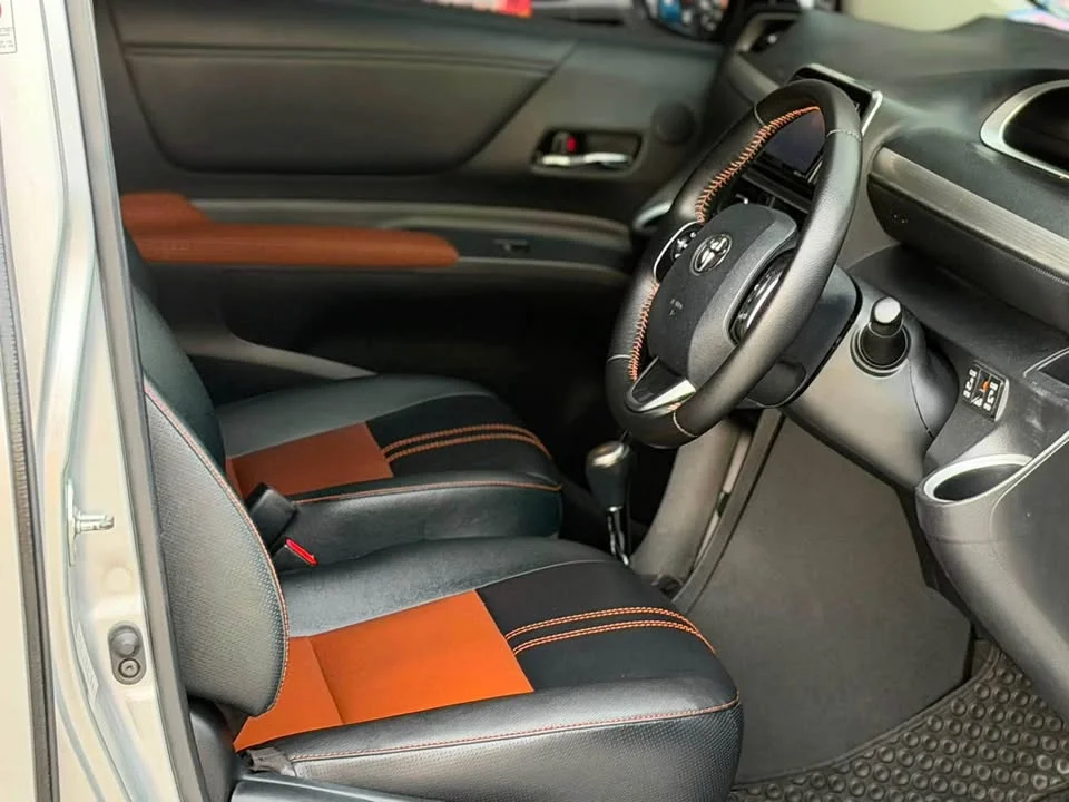 2016 Toyota Sienta II 2