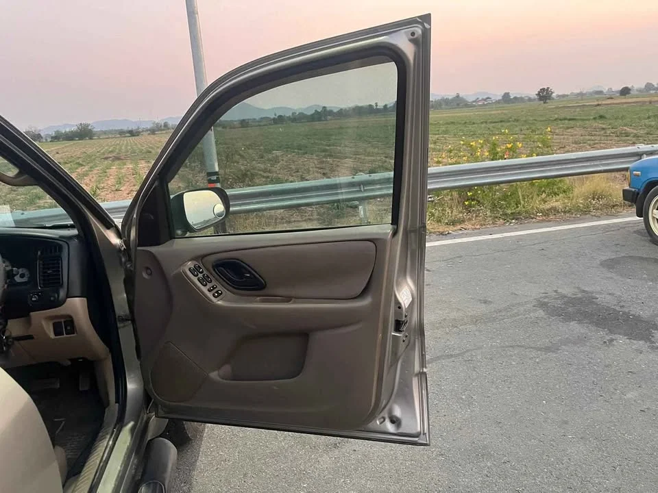 2004 Ford Escape I 3