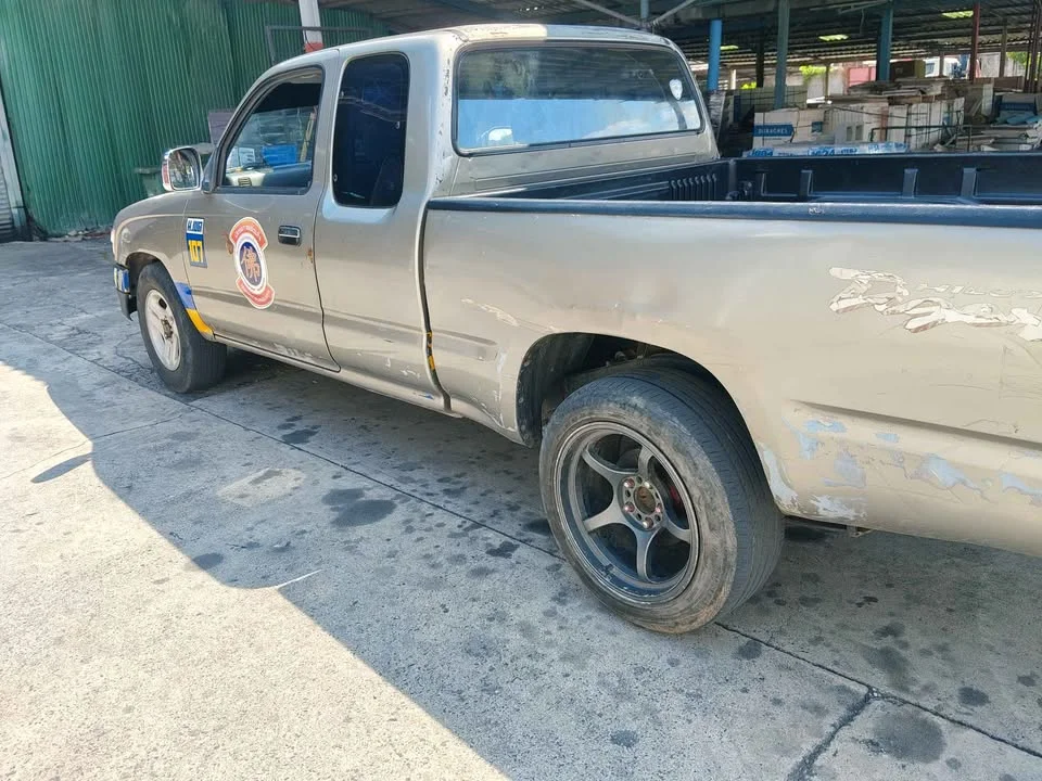 2001 Toyota Hilux Tiger VI 3