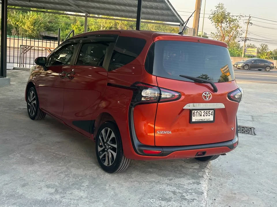 2017 Toyota Sienta II 3