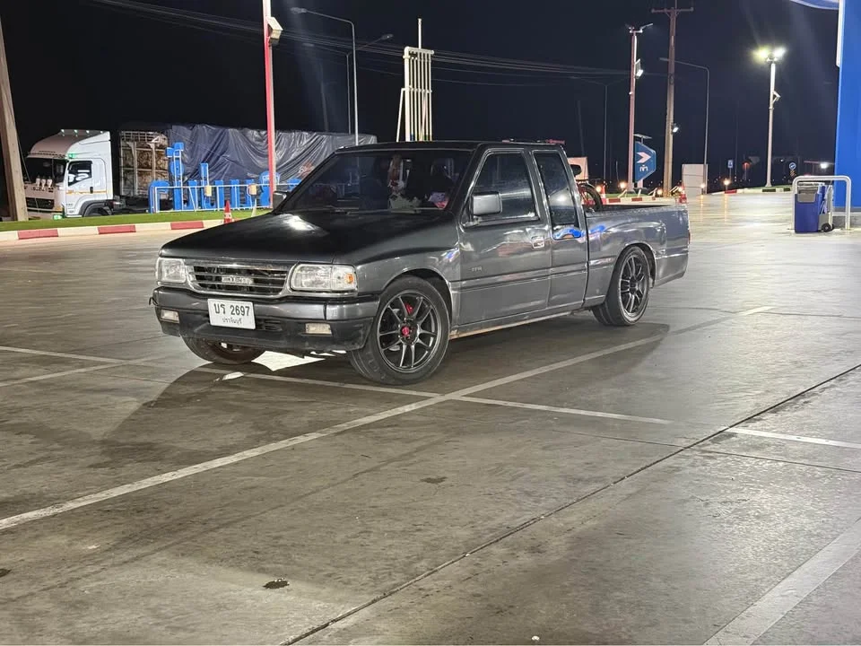 1997 Isuzu TFR III 2