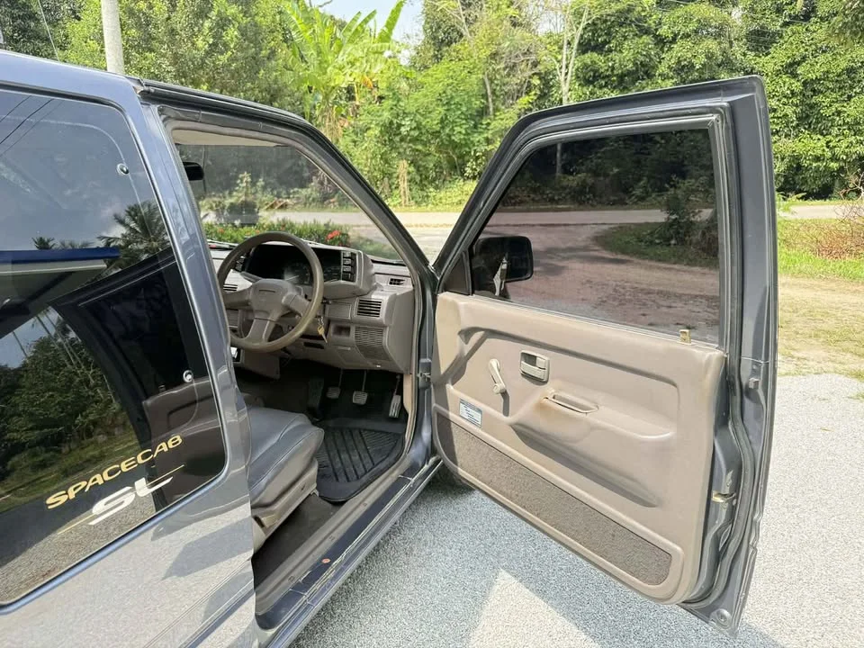 1995 Isuzu TFR III 2