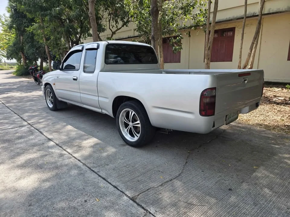 2003 Toyota Hilux Tiger VI 3