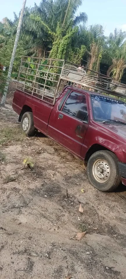 1993 Mitsubishi Triton II 3