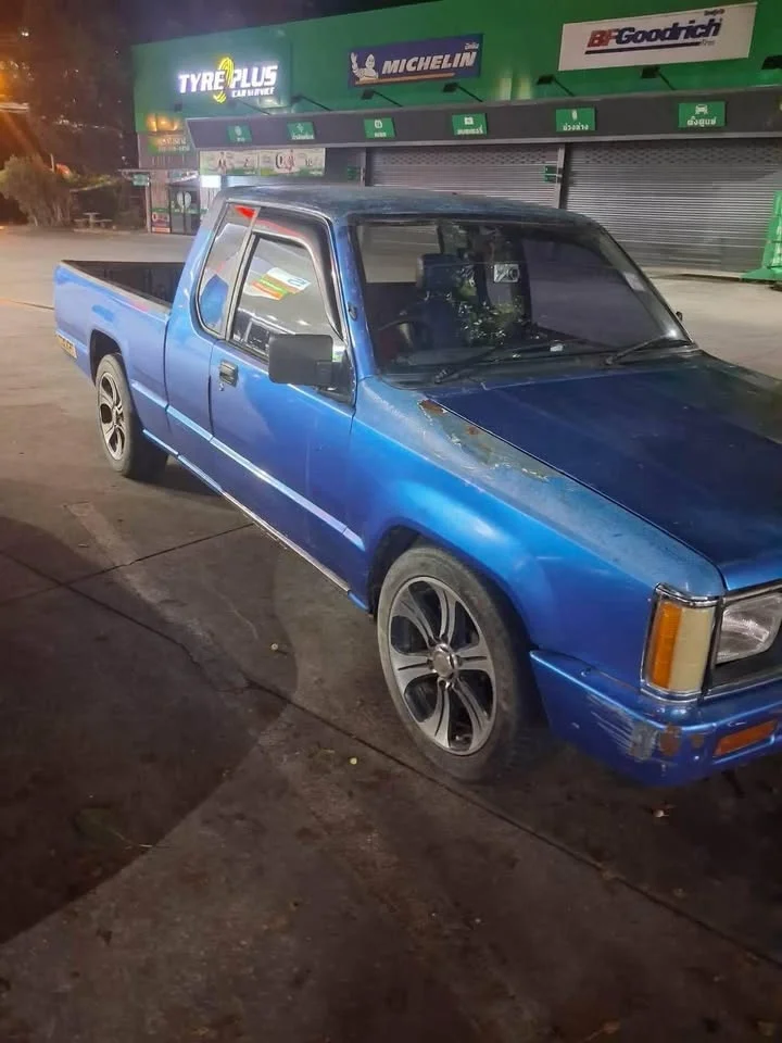 1992 Mitsubishi Triton II 3