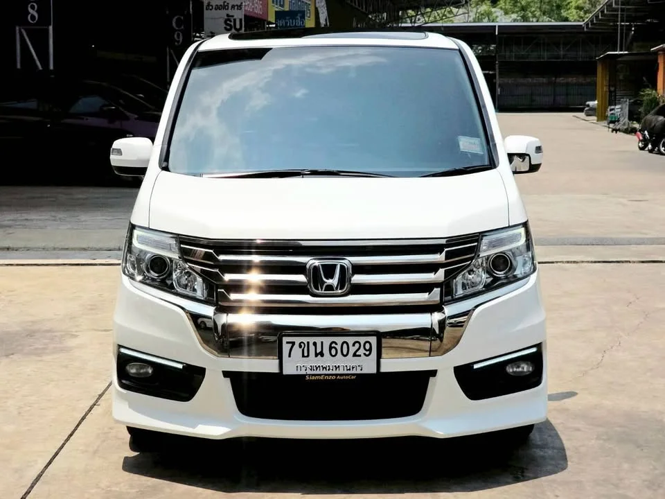 2013 Honda Stepwgn IV 2