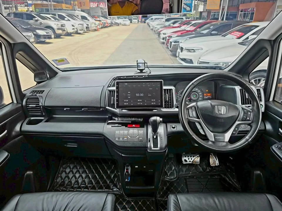 2013 Honda Stepwgn IV 3