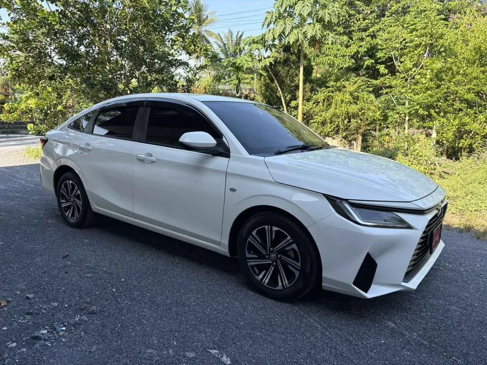 2023 Toyota Yaris ATIV IV 3