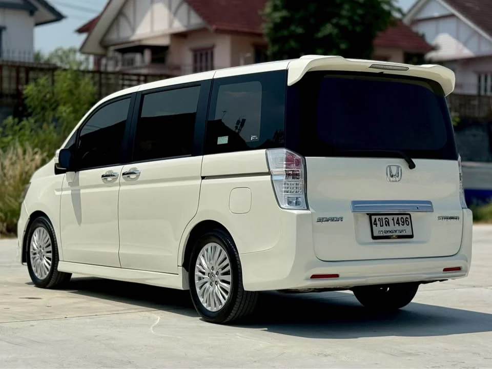 2013 Honda Stepwgn IV 2