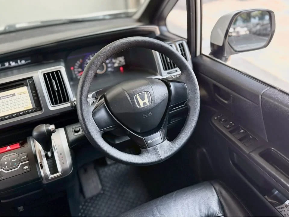 2013 Honda Stepwgn IV 3