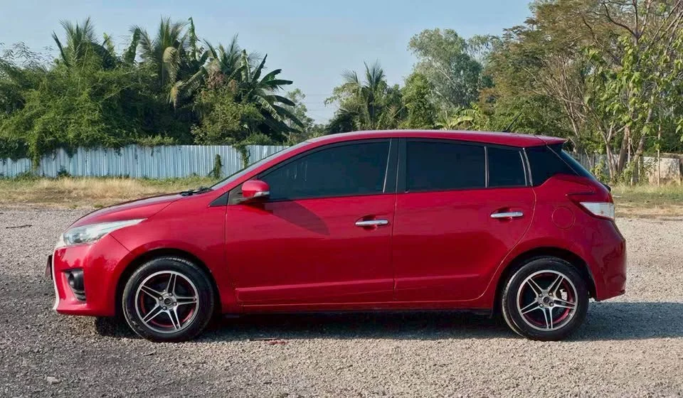 2015 Toyota Yaris III 2