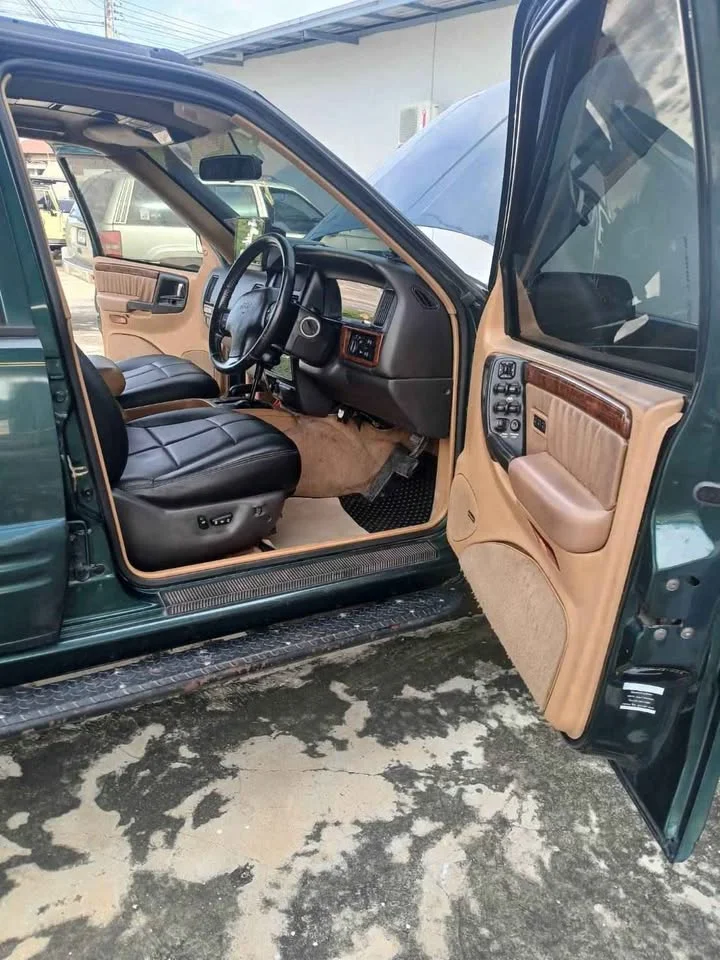 2000 Jeep Grand Cherokee ZJ 2