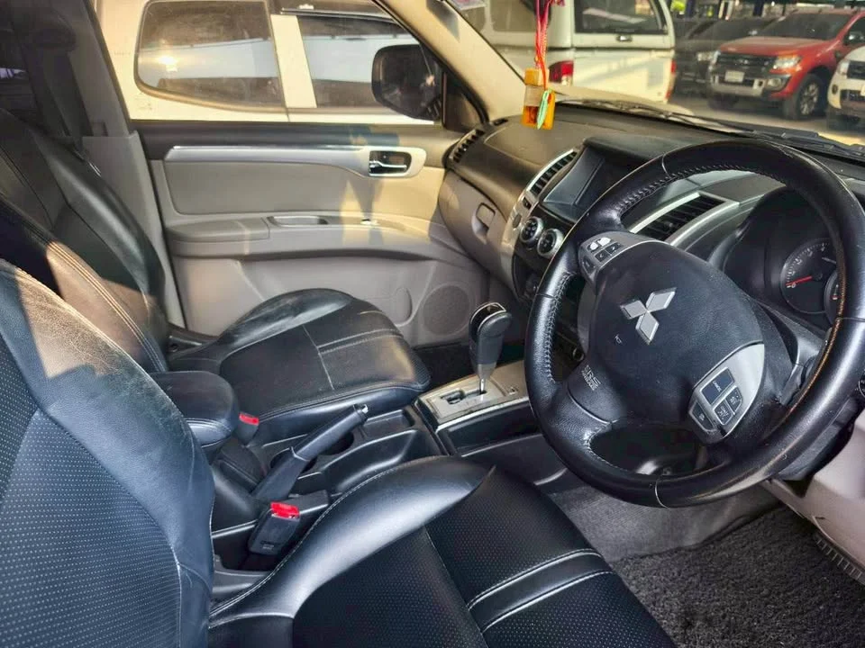 2013 Mitsubishi Pajero Sport II 2