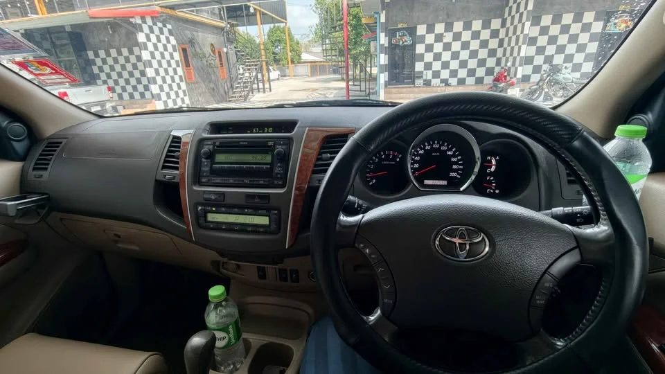 2010 Toyota Fortuner I 2