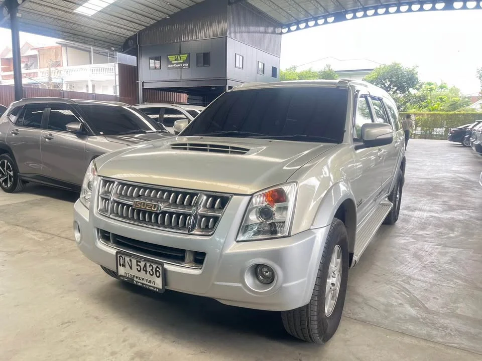 2008 Isuzu MU-7 3
