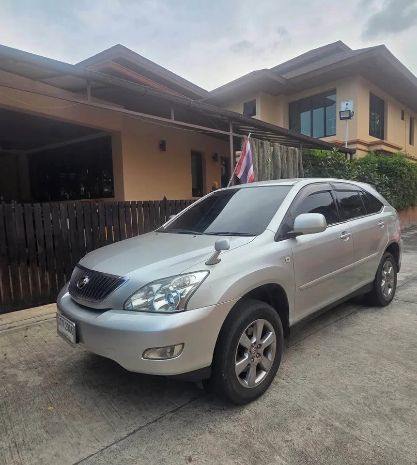 2004 Toyota Harrier II 2