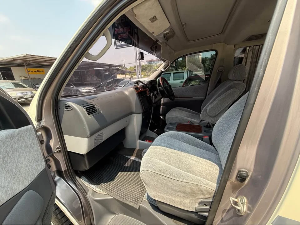 2001 Toyota Granvia H100 2