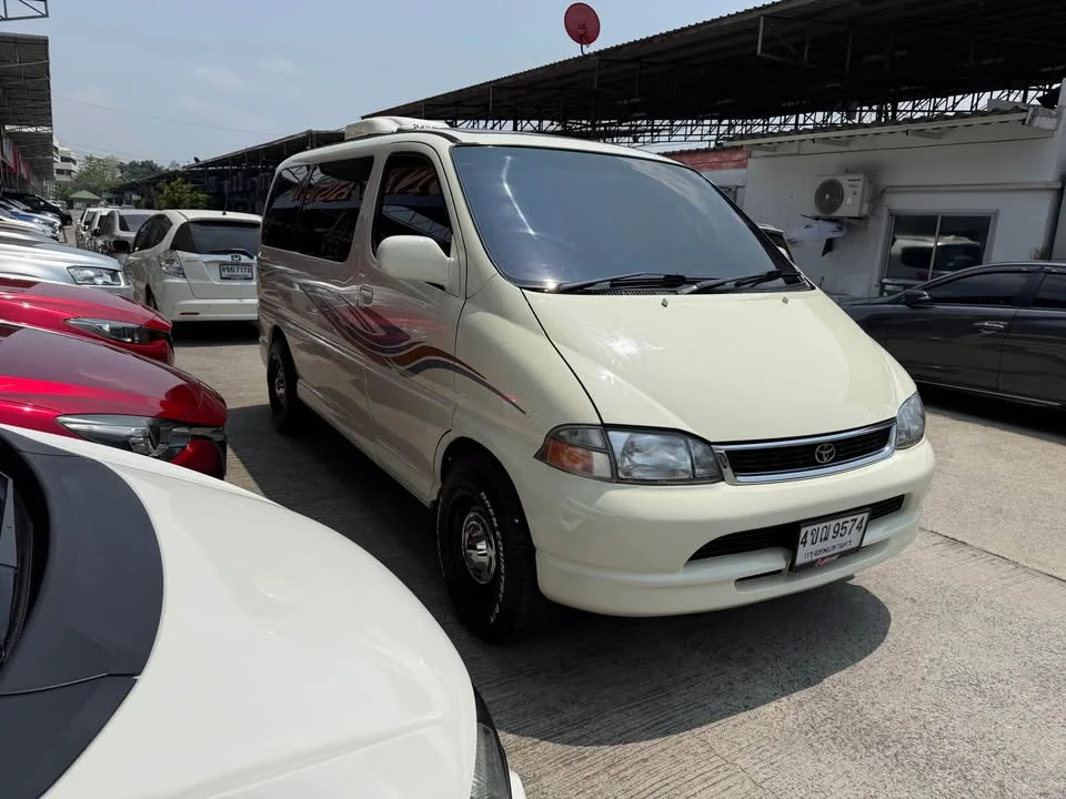 2001 Toyota Granvia H100 3