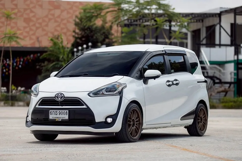 2018 Toyota Sienta II 3