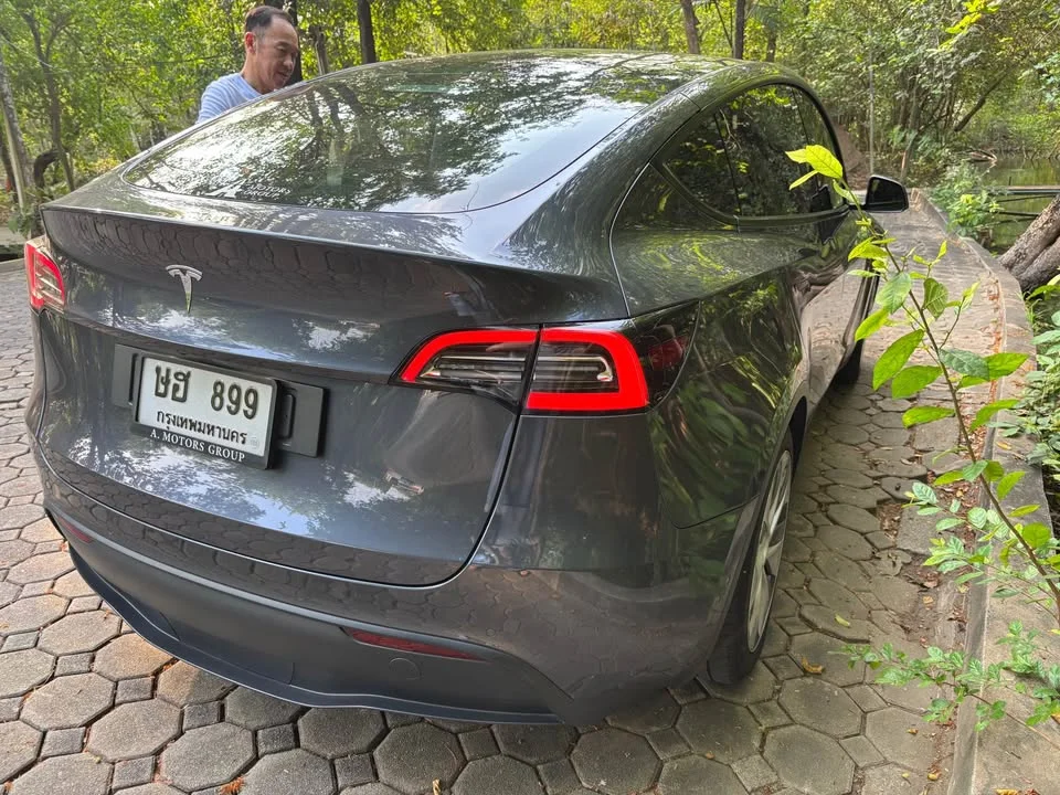 2023 Tesla Model Y 2