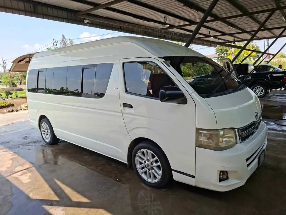 2012 Toyota Commuter V (H200) 2