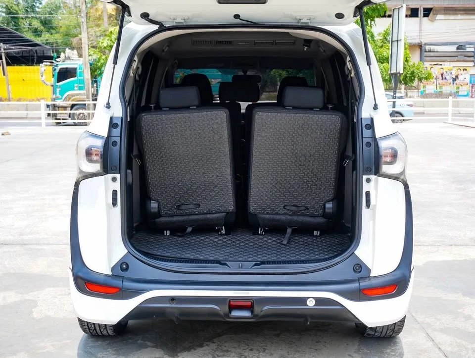 2018 Toyota Sienta II 2