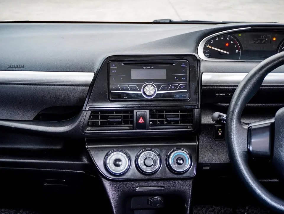 2018 Toyota Sienta II 3