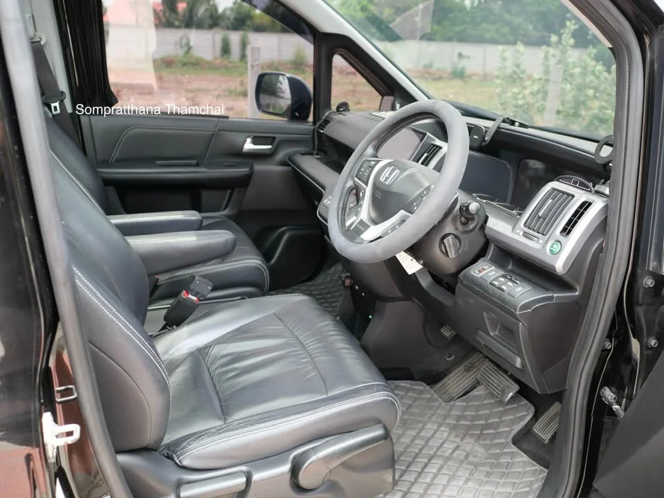 2013 Honda Stepwgn IV 2