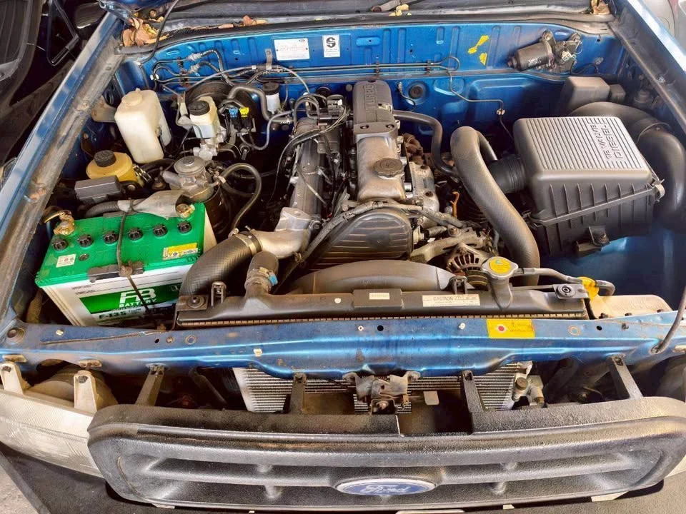 2000 Mazda 2500 Fighter V 3