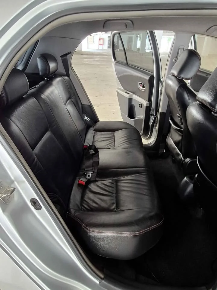 2012 Toyota Yaris II 2