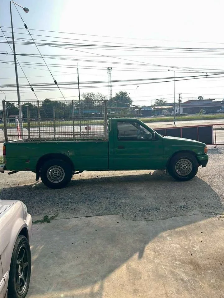 1990 Isuzu TFR III 2