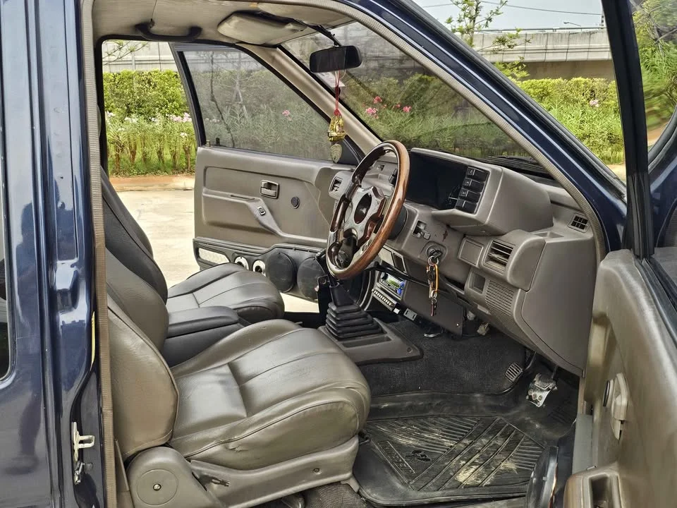1995 Isuzu TFR III 3