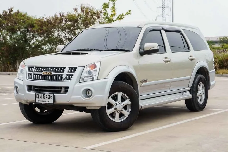 2008 Isuzu MU-7 3