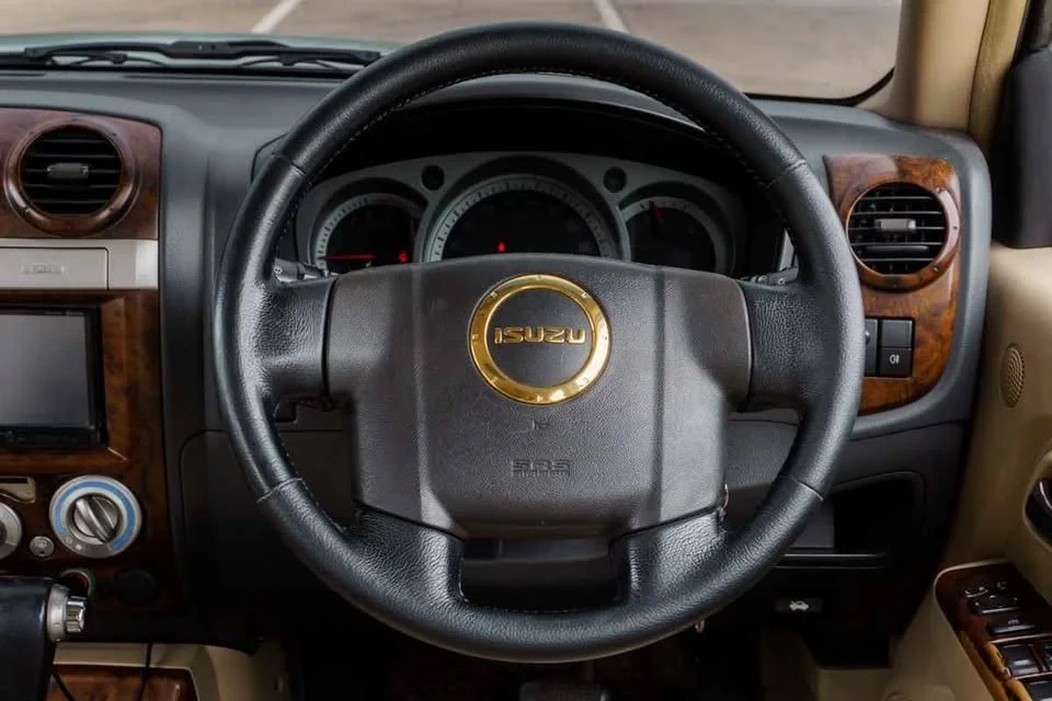 2008 Isuzu MU-7 2