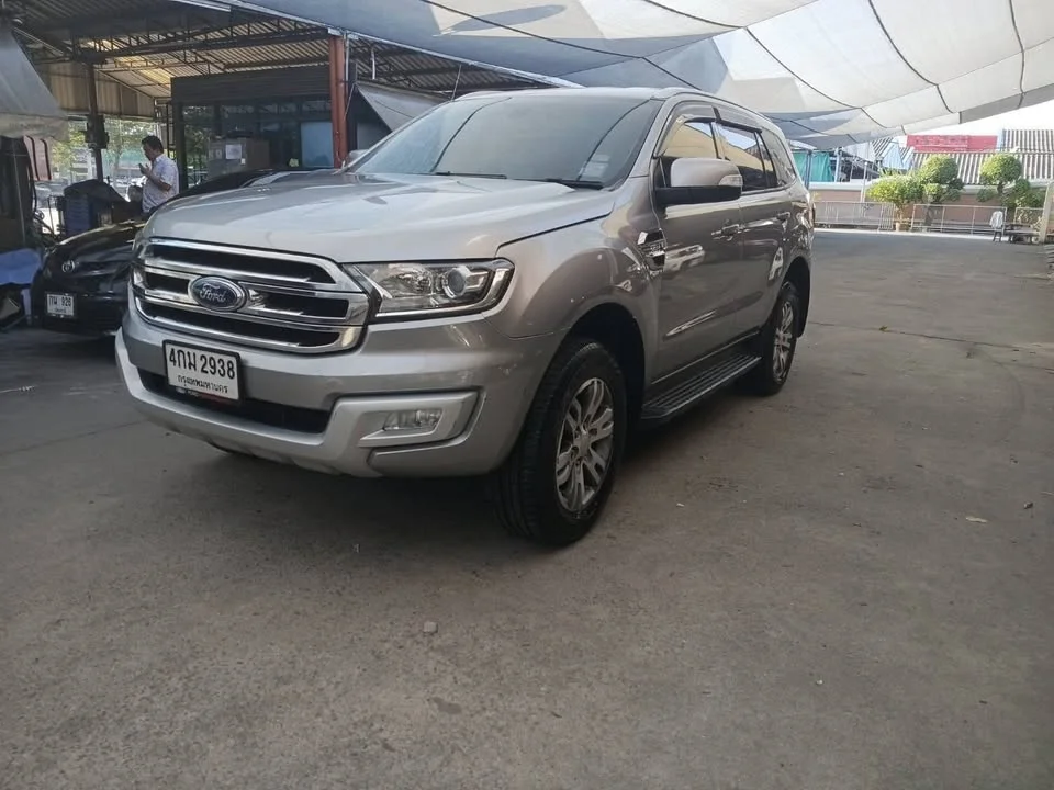 2015 Ford Everest II 2