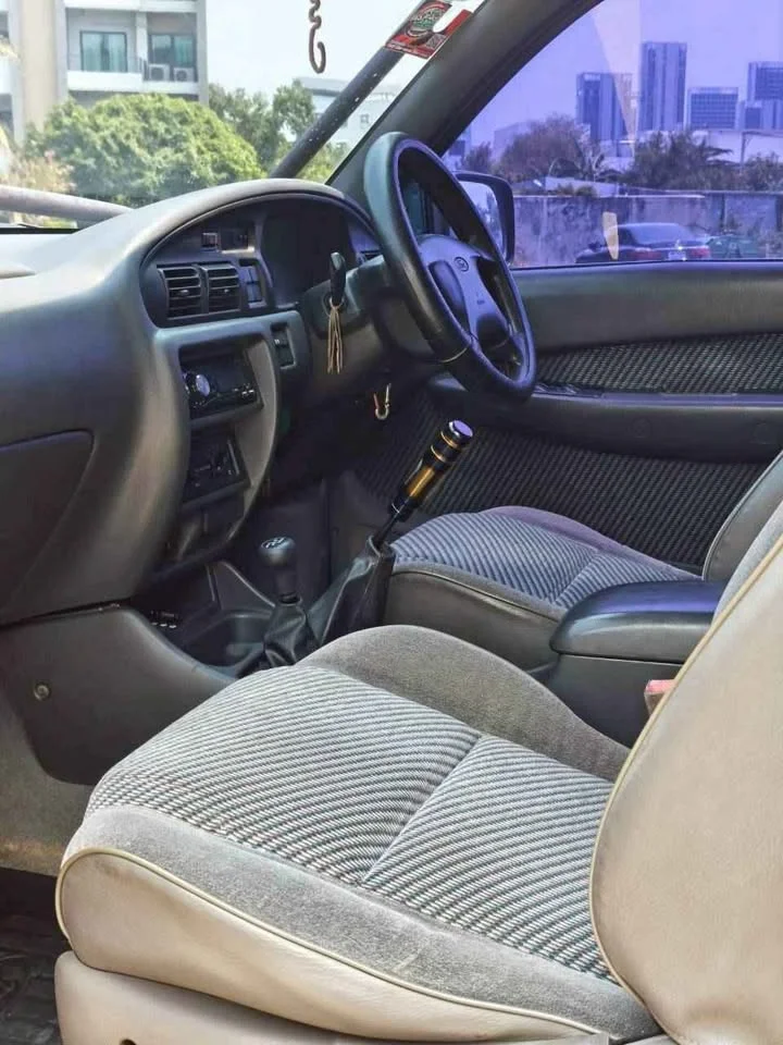 2000 Mazda 2500 Fighter V 3