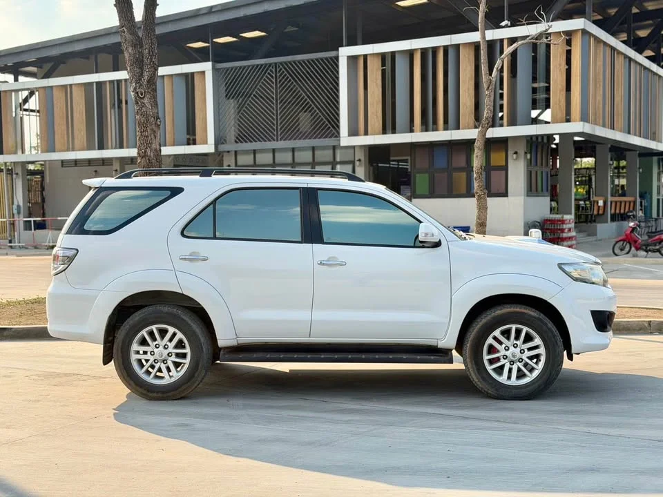 2013 Toyota Fortuner I 3